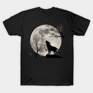 The wolf howls at the moon T-Shirt